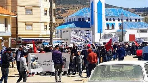 الحسيمة.. ساكنة "تلاوراق" تخرج في مسيرة حاشدة للمطالبة بحرية معتقلي حراك الريف الحسيمة.. ساكنة "تلاوراق" تخرج في مسيرة حاشدة للمطالبة بحرية معتقلي حراك الريف