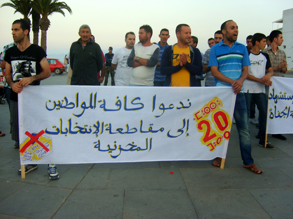 وقفة احتجاجية لحركة 20 فبراير تضامنا مع ضحايا "الاحد الأسود" وقفة احتجاجية لحركة 20 فبراير تضامنا مع ضحايا "الاحد الأسود"