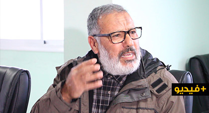 عضو جماعي بالناظور يربط بين تراكم الأزبال والإفراط في تناول الدلاح والهندية 