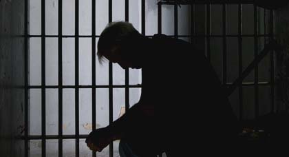 سجين ينتحر شنقاً بلف حزام حذاء حول عنقه داخل مرحاض زنزانته بتطوان سجين ينتحر شنقاً بلف حزام حذاء حول عنقه داخل مرحاض زنزانته بتطوان