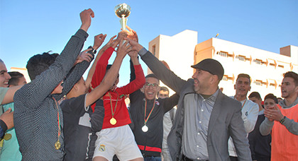 اسدال الستار عن دوري كرة القدم المضغرة بثانوية الفرابي اسدال الستار عن دوري كرة القدم المضغرة بثانوية الفرابي