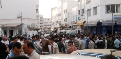 معطلو الحسيمة ينتفضون بساحة الريف ويضربون موعدا غدا الأحد مع شكل نضالي مجهول الزمان والمكان معطلو الحسيمة ينتفضون بساحة الريف ويضربون موعدا غدا الأحد مع شكل نضالي مجهول الزمان والمكان