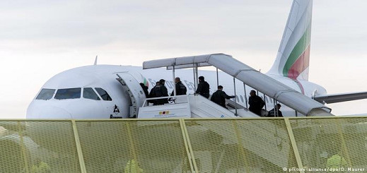 طيارون رفضوا ترحيل العشرات من طالبي اللجوء بألمانيا على متن الطائرات التي  يقودونها