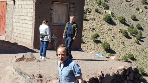 بالصور.. والدة الدانماركية ضحية جريمة "شمهروش" تقضي ليلة بموقع الفاجعة وتلتقي بالساكنة بالصور.. والدة الدانماركية ضحية جريمة "شمهروش" تقضي ليلة بموقع الفاجعة وتلتقي بالساكنة