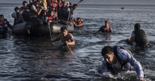 البحرية الملكية تعلن إنقاذ زوارق على متنها 117 مهاجرا في عرض البحر البحرية الملكية تعلن إنقاذ زوارق على متنها 117 مهاجرا في عرض البحر