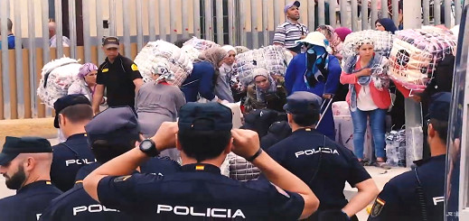 بالفيديو.. قناة إسبانية تكشف مجددا معاناة الآلاف من ممتهني التهريب المعيشي بالفيديو.. قناة إسبانية تكشف مجددا معاناة الآلاف من ممتهني التهريب المعيشي