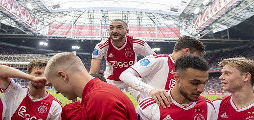 فيديو.. زياش يقود أياكس لفوز عريض على إيندهوفن ويحتفل ب"السيلفي" مع الجمهور فيديو.. زياش يقود أياكس لفوز عريض على إيندهوفن ويحتفل ب"السيلفي" مع الجمهور