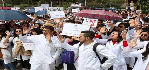 في الأسبوع الثامن من مقاطعة الدراسة.. وزارة أمزازي تجلس على طاولة الحوار مع طلبة الطب في الأسبوع الثامن من مقاطعة الدراسة.. وزارة أمزازي تجلس على طاولة الحوار مع طلبة الطب