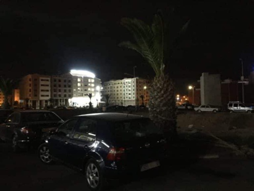 مطالب بتوفير الإنارة أمام مسجد محمد السادس بالناظور بعد مرور 24 ساعة على افتتاحه 