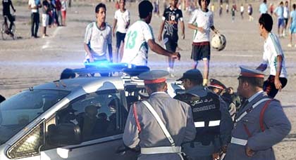 درك "الكبداني" تعتقل شابا أثناء إجرائه مباراة كروية وسط اسغراب زملائه وهذه هي تهمته درك "الكبداني" تعتقل شابا أثناء إجرائه مباراة كروية وسط اسغراب زملائه وهذه هي تهمته