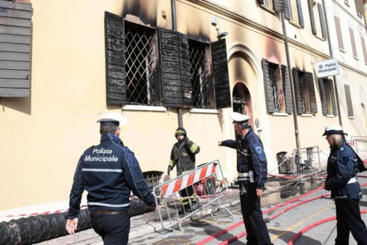 مهاجر مغربي يفر من المستشفى لإضرام النار في مركز للشرطة.. والحصيلة قتيلتين و 20 جريحا مهاجر مغربي يفر من المستشفى لإضرام النار في مركز للشرطة.. والحصيلة قتيلتين و 20 جريحا