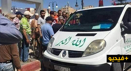 شاهدوا.. ردود فعل غاضبة اثر اقدام شرطي مرور على عرقلة جنازة من أجل تحرير مخالفة لسائق الاسعاف شاهدوا.. ردود فعل غاضبة اثر اقدام شرطي مرور على عرقلة جنازة من أجل تحرير مخالفة لسائق الاسعاف