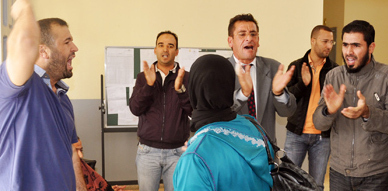 سليمان حوليش يخلق الحدث بجماعة بني وكيل بالعروي بعد اعتداء "مقدم" الجماعة على إحدى مرشحاته النسائية سليمان حوليش يخلق الحدث بجماعة بني وكيل بالعروي بعد اعتداء "مقدم" الجماعة على إحدى مرشحاته النسائية