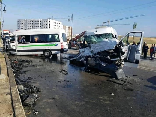 مصرع أربعة أشخاص من بينهم امرأة إثر إصطدام عنيف بين حافلتين لنقل العمال مصرع أربعة أشخاص من بينهم امرأة إثر إصطدام عنيف بين حافلتين لنقل العمال