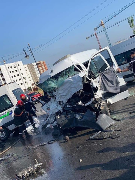 مصرع أربعة أشخاص من بينهم امرأة إثر إصطدام عنيف بين حافلتين لنقل العمال مصرع أربعة أشخاص من بينهم امرأة إثر إصطدام عنيف بين حافلتين لنقل العمال