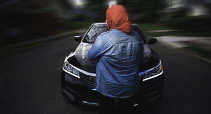 مفجع.. سيارة تصدم 4 نساء بعد خروجهن من صلاة التراويح بينهن حامل توجد في حالة خطيرة
