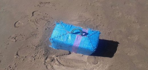 مياه البحر تلفظ 108 كلغ من الحشيش على شكل رزم كبيرة مياه البحر تلفظ 108 كلغ من الحشيش على شكل رزم كبيرة