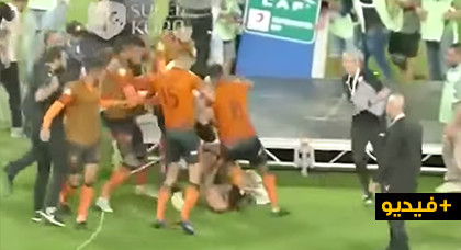شاهدوا.. لقطة عنيفة لم تنقلها القنوات بعد انتهاء مباراة الزمالك المصري ونهضة بركان شاهدوا.. لقطة عنيفة لم تنقلها القنوات بعد انتهاء مباراة الزمالك المصري ونهضة بركان
