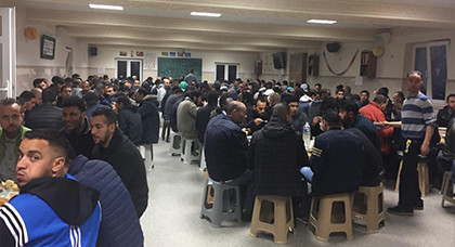 لجنة مسجد "المتقين" ببروكسيل تقيم مائدة إفطار لتعزيز التكافل والتآزر الرمضاني لجنة مسجد "المتقين" ببروكسيل تقيم مائدة إفطار لتعزيز التكافل والتآزر الرمضاني