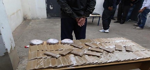 الناظور... إيقاف 12 شخصا وحجز مخدرات وأموال وقارب وسيارة رباعية الدفع برأس الماء