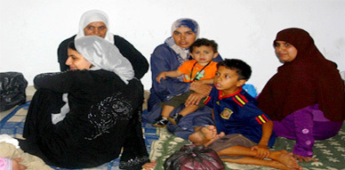 قوات الأمن تتدخل لفك اعتصام الأسر المشردة أمام الباشوية بالحسيمة قوات الأمن تتدخل لفك اعتصام الأسر المشردة أمام الباشوية بالحسيمة