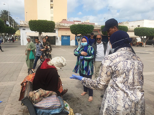 نشطاء يطلقون نداء لإنقاذ متشردة بالناظور تعاني من التدويد الجلدي والتعفنات نشطاء يطلقون نداء لإنقاذ متشردة بالناظور تعاني من التدويد الجلدي والتعفنات