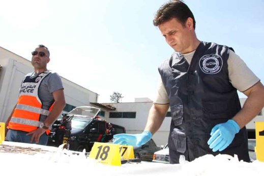 أمن الناظور يعرض محجوزات عصابة إجرامية تنشط في ترويج المخدرات والمؤثرات العقلية أمن الناظور يعرض محجوزات عصابة إجرامية تنشط في ترويج المخدرات والمؤثرات العقلية