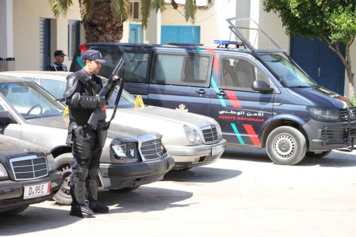 أمن الناظور يعرض محجوزات عصابة إجرامية تنشط في ترويج المخدرات والمؤثرات العقلية أمن الناظور يعرض محجوزات عصابة إجرامية تنشط في ترويج المخدرات والمؤثرات العقلية