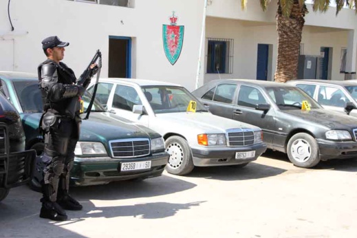 أمن الناظور يعرض محجوزات عصابة إجرامية تنشط في ترويج المخدرات والمؤثرات العقلية أمن الناظور يعرض محجوزات عصابة إجرامية تنشط في ترويج المخدرات والمؤثرات العقلية