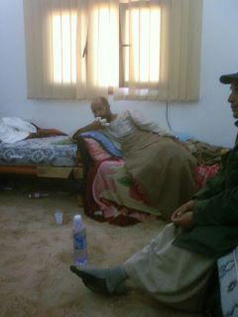 جيش الثوار الليبي يلقي القبض على نجل القذافي سيف الإسلام