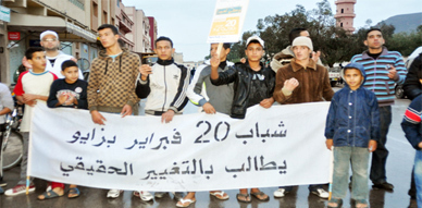 حركة 20 فبراير بزايو تضم صوتها الى المنادين بمقاطعة الانتخابات المقبلة في خرجة جديدة لها حركة 20 فبراير بزايو تضم صوتها الى المنادين بمقاطعة الانتخابات المقبلة في خرجة جديدة لها