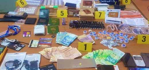 بالصور.. حجز معدات إلكترونية متطورة تستعمل في الغش وتوقيف شخصين بالصور.. حجز معدات إلكترونية متطورة تستعمل في الغش وتوقيف شخصين