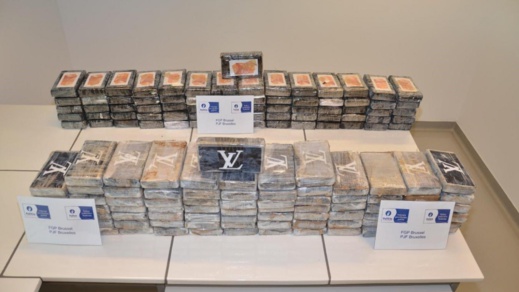 بالصور.. العثور على أزيد من 5 مليون يورو من الكوكايين وأسلحة نارية وتوقيف 11 شخصا ببلجيكا