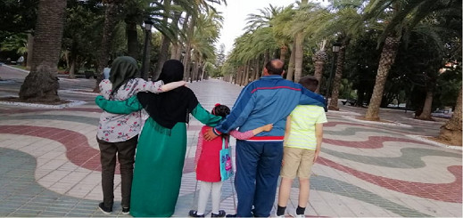 عائلة سورية تروي معاناتها خلال إقامتها بالناظور.. ناموا في حديقة 3 أيام وشخص سرق هاتفهم ومبلغ 700 يورو
