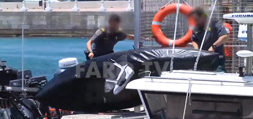 بالفيديو.. إنقاذ مهاجرين مغربيين من عرض البحر حالا الهجرة عبر التجديف الى إسبانيا بالفيديو.. إنقاذ مهاجرين مغربيين من عرض البحر حالا الهجرة عبر التجديف الى إسبانيا