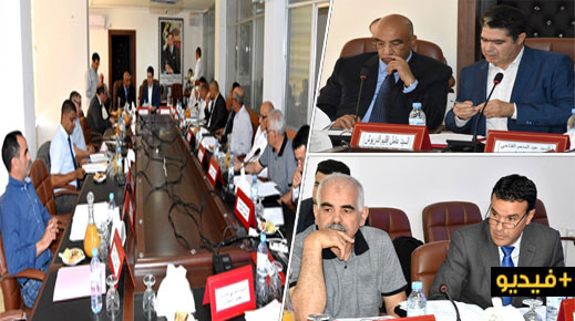 المجلس الإقليمي للدريوش يصادق بالإجماع على نقاط دورة يونيو ويخصص الفائض في مشاريع طرقية وتنموية المجلس الإقليمي للدريوش يصادق بالإجماع على نقاط دورة يونيو ويخصص الفائض في مشاريع طرقية وتنموية