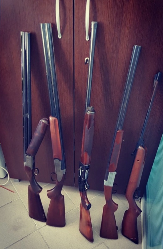 بالصور.. توقيف مواطن برتغالي بحوزته أسلحة نارية وأزيد من ألف رصاصة حية بالصور.. توقيف مواطن برتغالي بحوزته أسلحة نارية وأزيد من ألف رصاصة حية