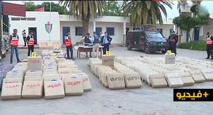 شاهدوا بالفيديو.. مسؤولون أمنيون كبار بالناظور يتحدثون عن حجز أزيد من 12 طن من الحشيش بإعزانن شاهدوا بالفيديو.. مسؤولون أمنيون كبار بالناظور يتحدثون عن حجز أزيد من 12 طن من الحشيش بإعزانن