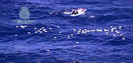 شاهدوا بالفيديو..  توقيف 61 شخصا وحجز قوارب وسيارات وحشيش خلال تفكيك شبكة لتهريب المخدرات