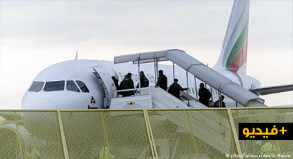 مهاجر مغربي مُرحل من ألمانيا : لا مستقبل لي في المغرب ...وسأعود سباحة إلى ألمانيا مهاجر مغربي مُرحل من ألمانيا : لا مستقبل لي في المغرب ...وسأعود سباحة إلى ألمانيا