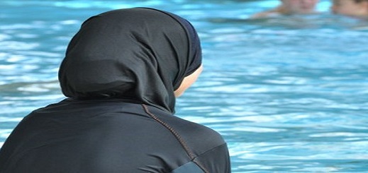 استجابة لدعوة استعجالية لمهاجرة مسلمة.. القضاء الألماني يلغي حظر "البوركيني" في المسابح استجابة لدعوة استعجالية لمهاجرة مسلمة.. القضاء الألماني يلغي حظر "البوركيني" في المسابح