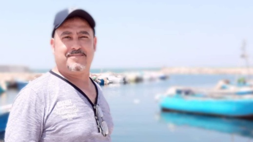 الفنان الريفي "علي أجواو" في حوار شيّق مع ناظورسيتي: هكذا بكى معلمي وأنا أُجوِّد القرآن في المسيد الفنان الريفي "علي أجواو" في حوار شيّق مع ناظورسيتي: هكذا بكى معلمي وأنا أُجوِّد القرآن في المسيد