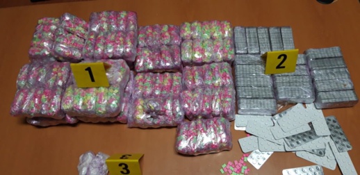 بالصور.. إجهاض عملية كبرى لترويج 25.000 قرص من الاكستازي و6.000 آلاف قرص بالصور.. إجهاض عملية كبرى لترويج 25.000 قرص من الاكستازي و6.000 آلاف قرص