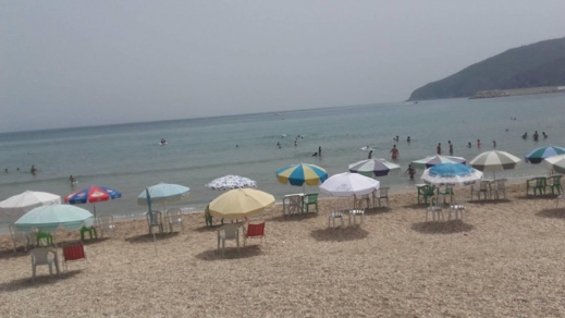 مواطنون يطلقون نداء لتخليص شواطئ الناظور من قبضة المحتلين والحراس العشوائيين مواطنون يطلقون نداء لتخليص شواطئ الناظور من قبضة المحتلين والحراس العشوائيين