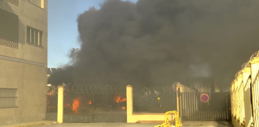 تهم خطيرة تواجه "حراكة" مغاربة أضرموا النار بميناء سبتة تهم خطيرة تواجه "حراكة" مغاربة أضرموا النار بميناء سبتة