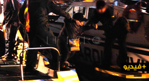 بالفيديو.. توقيف قارب "فانطوم" كان يستعد لنقل مهاجرين مغاربة الى الجنوب الإسباني بالفيديو.. توقيف قارب "فانطوم" كان يستعد لنقل مهاجرين مغاربة الى الجنوب الإسباني