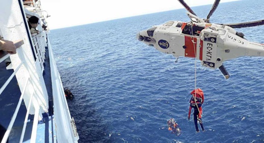 تفاصيل أخرى عن غرق قارب يقل 49 مرشحا للهجرة.. باخرة مسافرين إنطلقت من الناظور أنقذت 27 منهم تفاصيل أخرى عن غرق قارب يقل 49 مرشحا للهجرة.. باخرة مسافرين إنطلقت من الناظور أنقذت 27 منهم