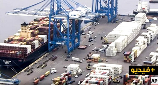 بالفيديو.. ضبط 16 طنا من الكوكايين في سفينة متجهة نحو هولندا بالفيديو.. ضبط 16 طنا من الكوكايين في سفينة متجهة نحو هولندا