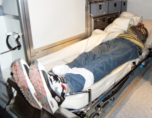 طبيب بمستشفى الأمراض النفسية والعقلية بالحسيمة يطرد شابا ناظوريا ويهين عائلته بكلام ساقط بدل استقباله للعلاج طبيب بمستشفى الأمراض النفسية والعقلية بالحسيمة يطرد شابا ناظوريا ويهين عائلته بكلام ساقط بدل استقباله للعلاج