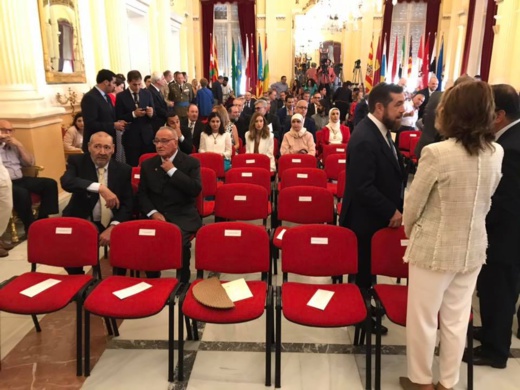 دي كاسترو يعين رسميا حاكما لمدينة مليلية المحتلة أمام غياب خصومه السياسيين من الحزب الشعبي وبوكس دي كاسترو يعين رسميا حاكما لمدينة مليلية المحتلة أمام غياب خصومه السياسيين من الحزب الشعبي وبوكس